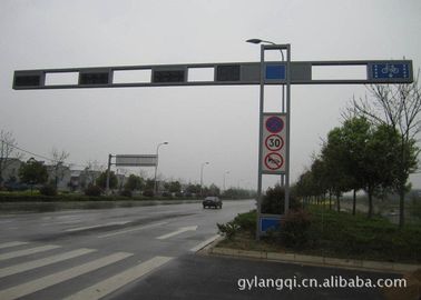 China Signal Customization Traffic Light Pole Gr65 4m / 6m Galvanized Road Light Poles supplier